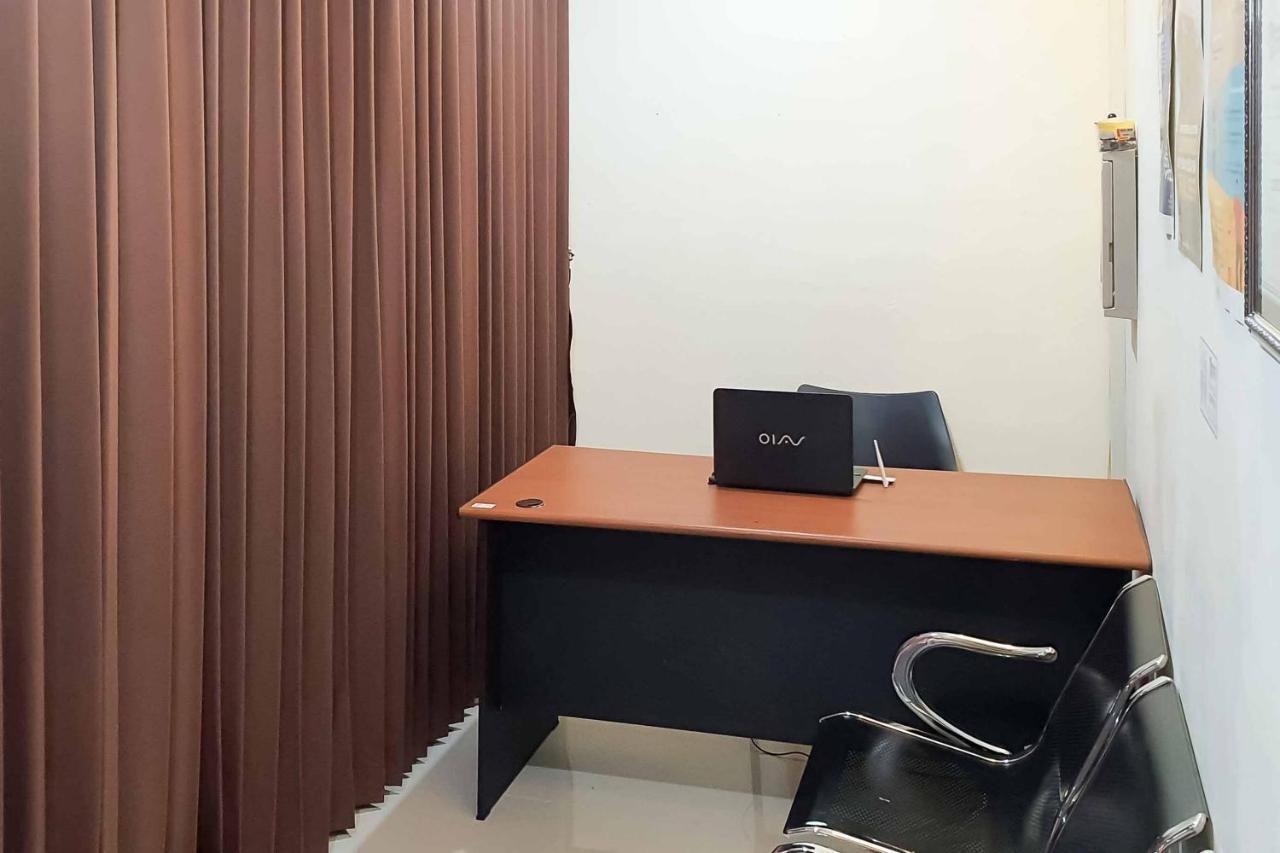 Reddoorz At Mayjen Sungkono Surabaya Buitenkant foto