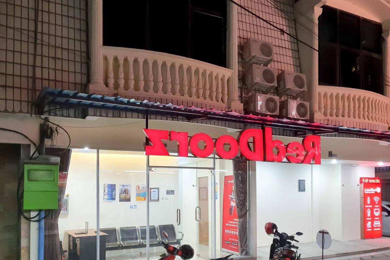 Reddoorz At Mayjen Sungkono Surabaya Buitenkant foto